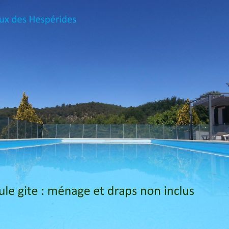 Отель Le Claux Des Hesperides Альмань-ан-Прованс Экстерьер фото